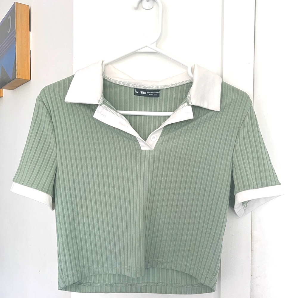 #29 🌺 5/$30 🌺 Sage green and white collared or polo trim crop top / tshirt